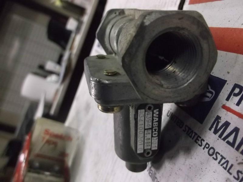 21 wabco 4394 4341000 3010 brake valve