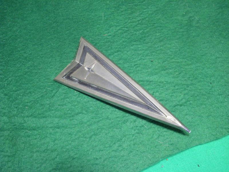 1965-1966 pontiac b body front emblem, gm #9782918  bonneville
