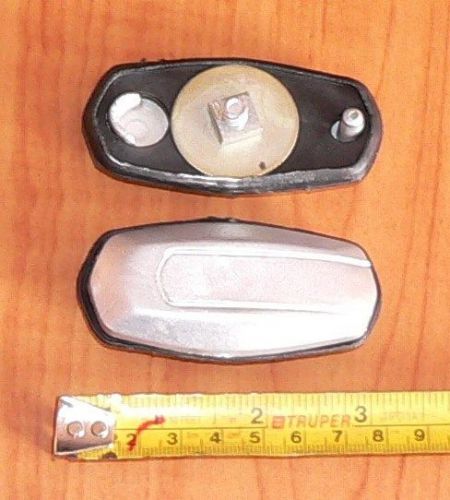 Front fender mascots rh &amp; lh pair for bluebird 610 violet 710 a10 1973-1981