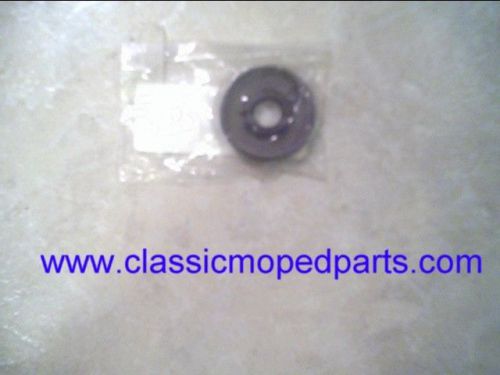 Qt50  yamahopper (transmission - oil seal ) yamaha part  fits 1979-87 yrs (new)