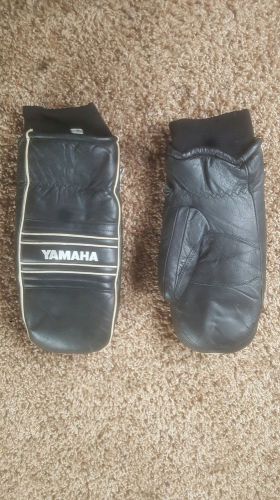 Vintage yamaha snowmobiling gloves