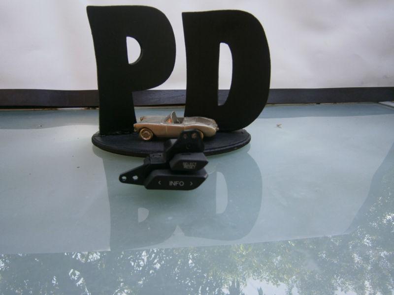 2004-2006 acura tl cluster reset switch rh assembly    oem/warranty