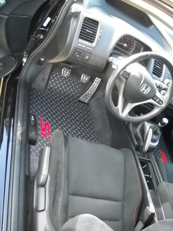 Civic si   black metal diamond plate  floor mats.  custom fit  front + back