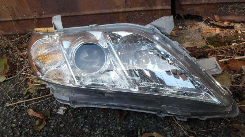 2007 -2009 toyota camry rt headlamp used like new