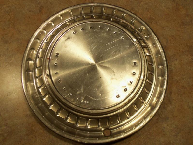 Vintage pontiac motors hubcap