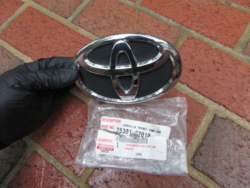 #3532g toyota corolla 09 10 11 12 13  oem chrome front grille mounted emblem
