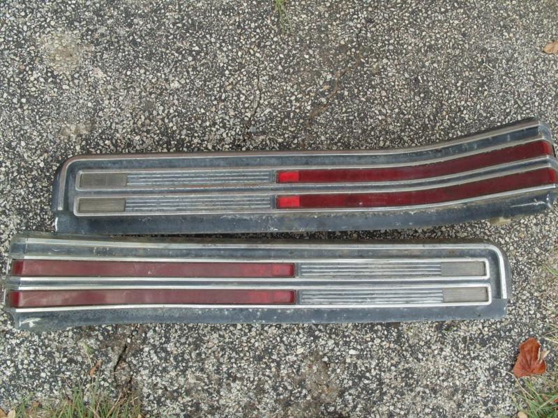 68 lesabre 400 l-r tail light assembly