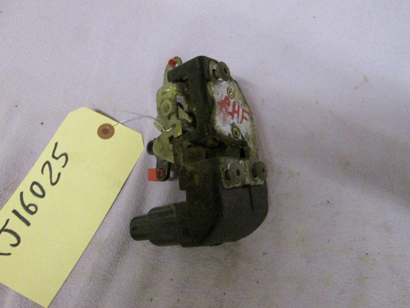 97,98,99,00,01 cherokee right front power lock door latch (passenger side) xj