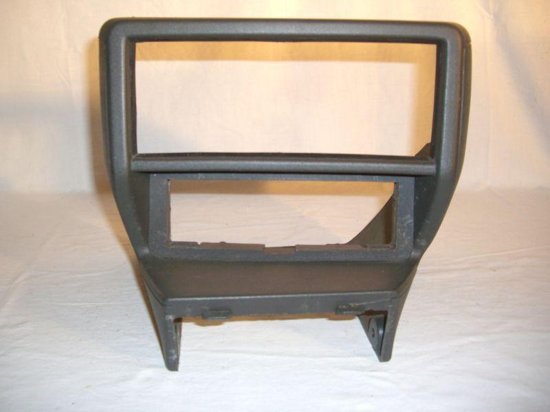 Alfa romeo milano or 75 forward console segment / radio housing