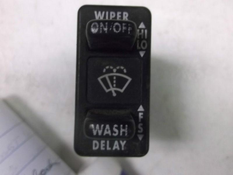 Sell 822 Freightliner windshield wiper controller on off wash and delay