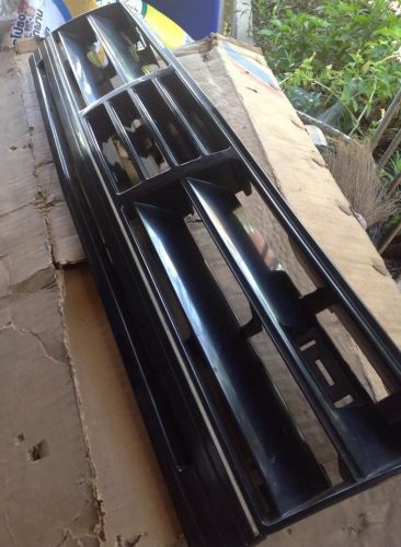 Nissan bluebird u11 grille front genuine part nos japan.