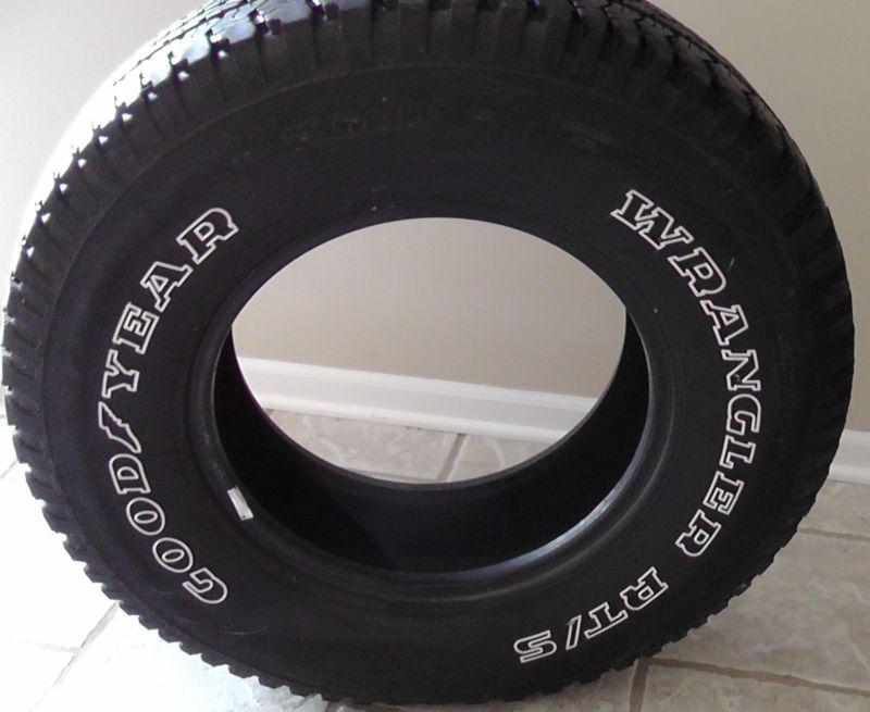 Sell Goodyear Wrangler RT/S 265/75R15 Tire in Independence, Missouri, US,  for US $