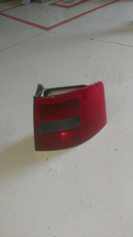 2000 audi avant taillight-passenger side