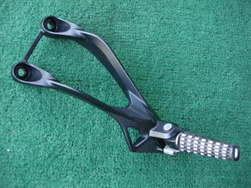 07 08 kawasaki ninja zx6r oem rear right passenger foot peg 2007 2008