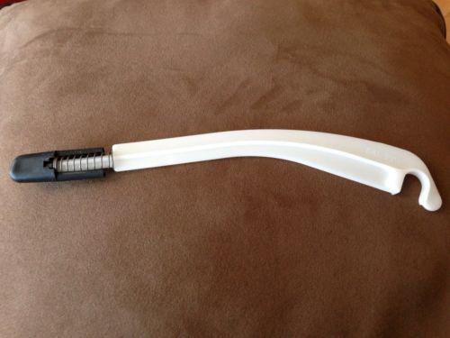 Saturn s-series 1996-1999 emergency brake release button