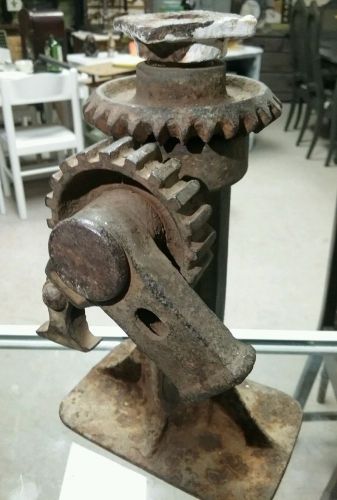 Vintage car jack no.18   ~  sj604
