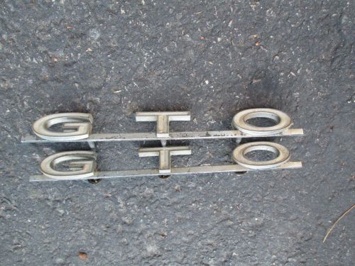 1965-1967 pontiac gto rear quarter emblem pair