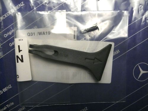 Genuine mercedes hood bonnet pull handle / safety catch w201 190e 2.5-16 nos!