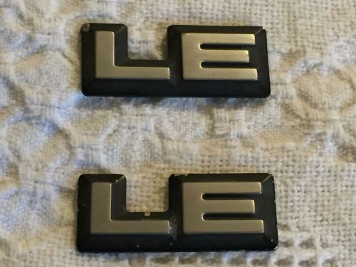 90-96 dodge dakota "le" cab roof post badge emblems 2pc