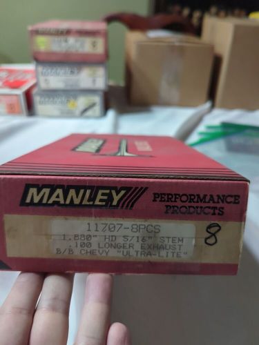 Manley 11707-8 1.880" hd 5/16" stem .100 long ex b/b chevy ultra lite valve set