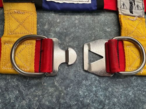 West marine ultimate offshore safty harness model 315731