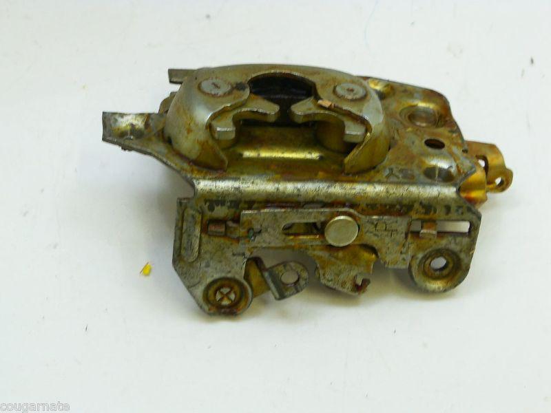 Nos 1970-72 lincoln continental passenger side rear door latch assembly