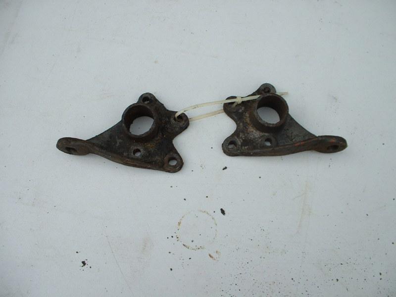1933-34 ford flathead v8 motor mounts/water outlets 