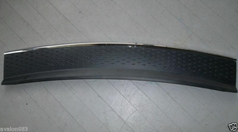 Used 2011-2013 chrysler town & country rear bumper step pad 68125729aa oem