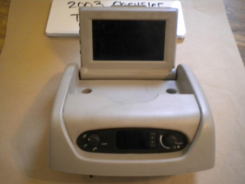 Oem original 02 03 chrysler town & country overhead drop down dvd monitor