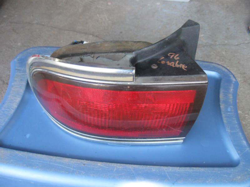 Buick lesabre driver left tail light lh side rear 1991-1996