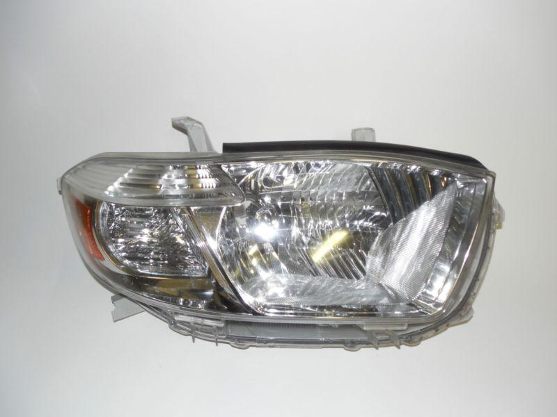 08 09 2010 toyota highlander oem right headlight nice! 