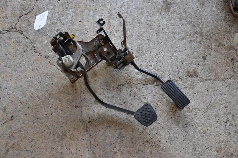 Purchase 1994 Honda Del Sol 5 spd B16A3 gas/brake and clutch pedal