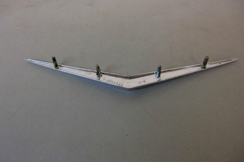 1959 CHEVY IMPALA BELAIR HOOD VEE V EMBLEM TRIM MOLDING BADGE CHROME FRONT , US $99.95, image 3