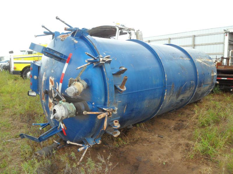 Vacuum tank truck body