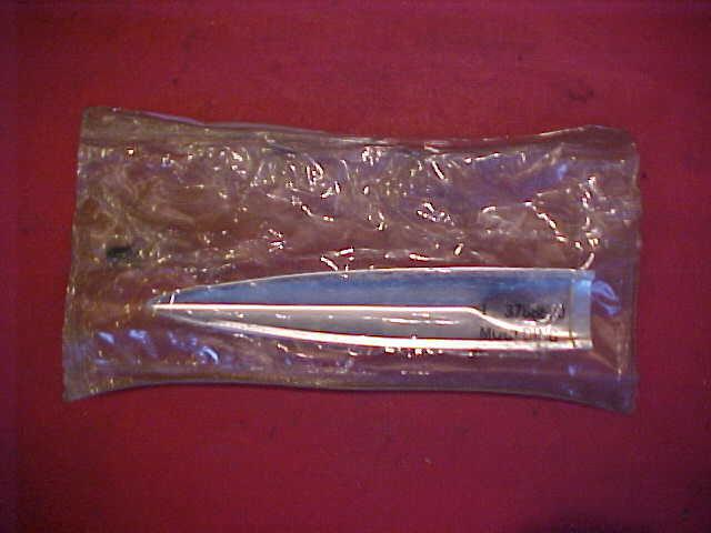 Nos 3788600 gm front fender molding 62 63 64 65 66 chevy gmc truck 1962 1963 60s