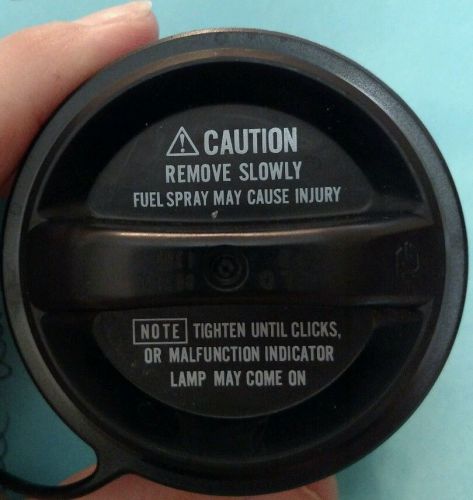 Toyota - rav4 - (2001-2005)-  oem - replacement fuel -  gas -  cap - new