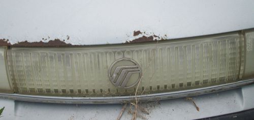 1991 mercury station wagon center grill light between the headlights