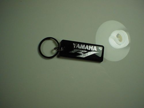 Yamaha r1 motorcycle key chain black / chrome