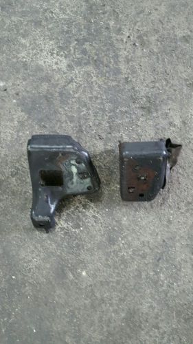 Oem 1995  4cyl 2.5 s-10 sonoma motor mount brackets left and right
