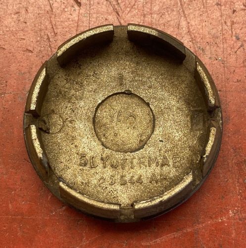 96-06 silver jeep grand cherokee wrangler center cap (2&#034; dia.)