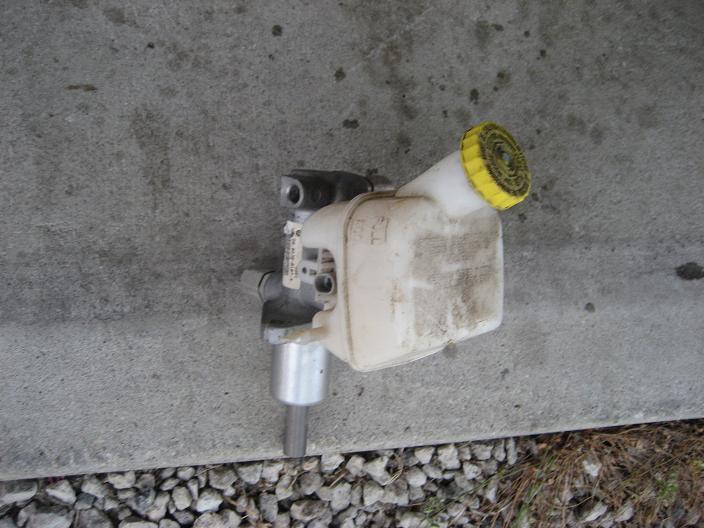 06 07 2008+ chrysler pt cruiser brake master cylinder/abs