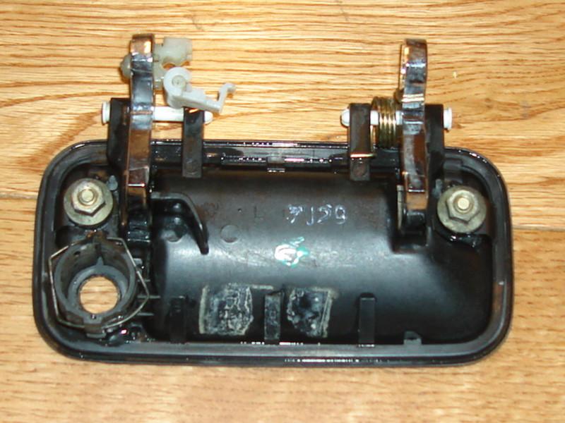 88-02 MAZDA 626 DOOR HANDLE ASSEMBLY Drivers Side, Left Front Main Door, US $39.99, image 2