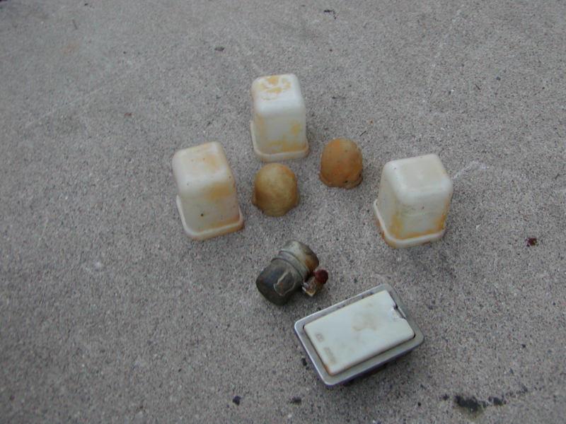 70 78 datsun 240 260 280z fusable link covers,interior light and blug lot.