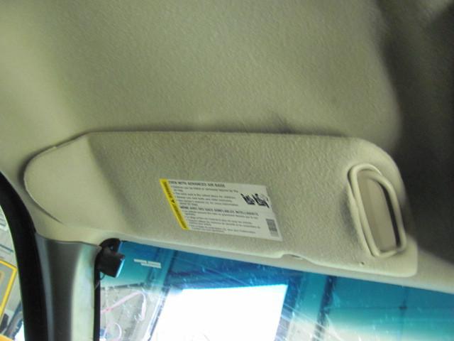 06 silverado 1500 light gray drivers side sun visor/shade 3i7867 1511342