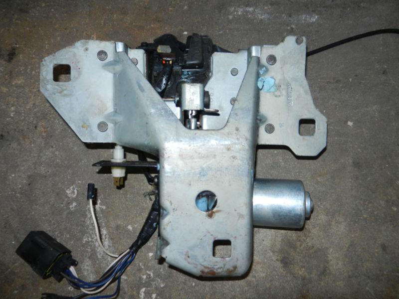 Buy 91 Camaro Firebird CONVERTIBLE TRUNK PULL DOWN MOTOR latch release