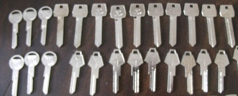 VINTAGE CAR KEYS LOT OF OVER 60 FORD GM CHRYSLER, US $29.95, image 2