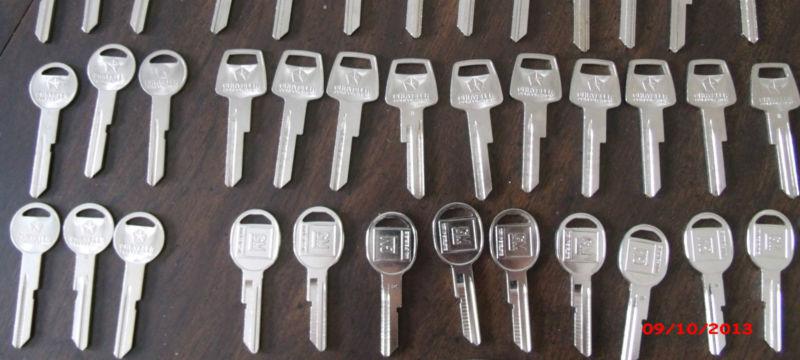 VINTAGE CAR KEYS LOT OF OVER 60 FORD GM CHRYSLER, US $29.95, image 3