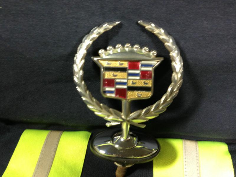 2000 2001 2002 2003 2004 2005 cadillac deville dts dhs hood ornament emblem 