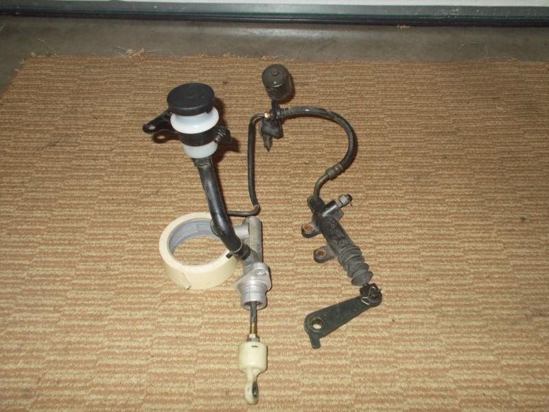 2005 hyundai tiburon used clutch reservoir with a cylinder