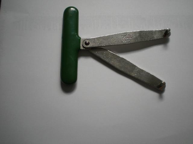 German made brake pad removal tool by kukko, used on merecedes cars and others
